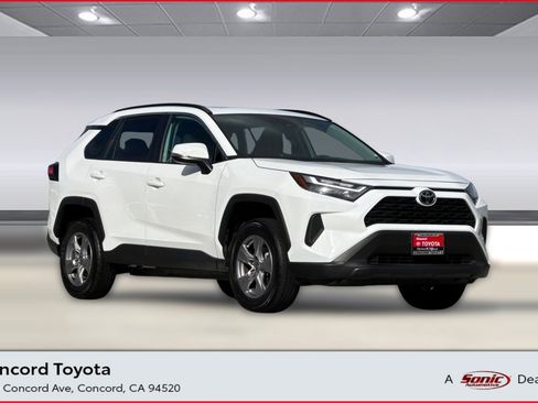 Used 2025 Toyota RAV4 XLE image 1