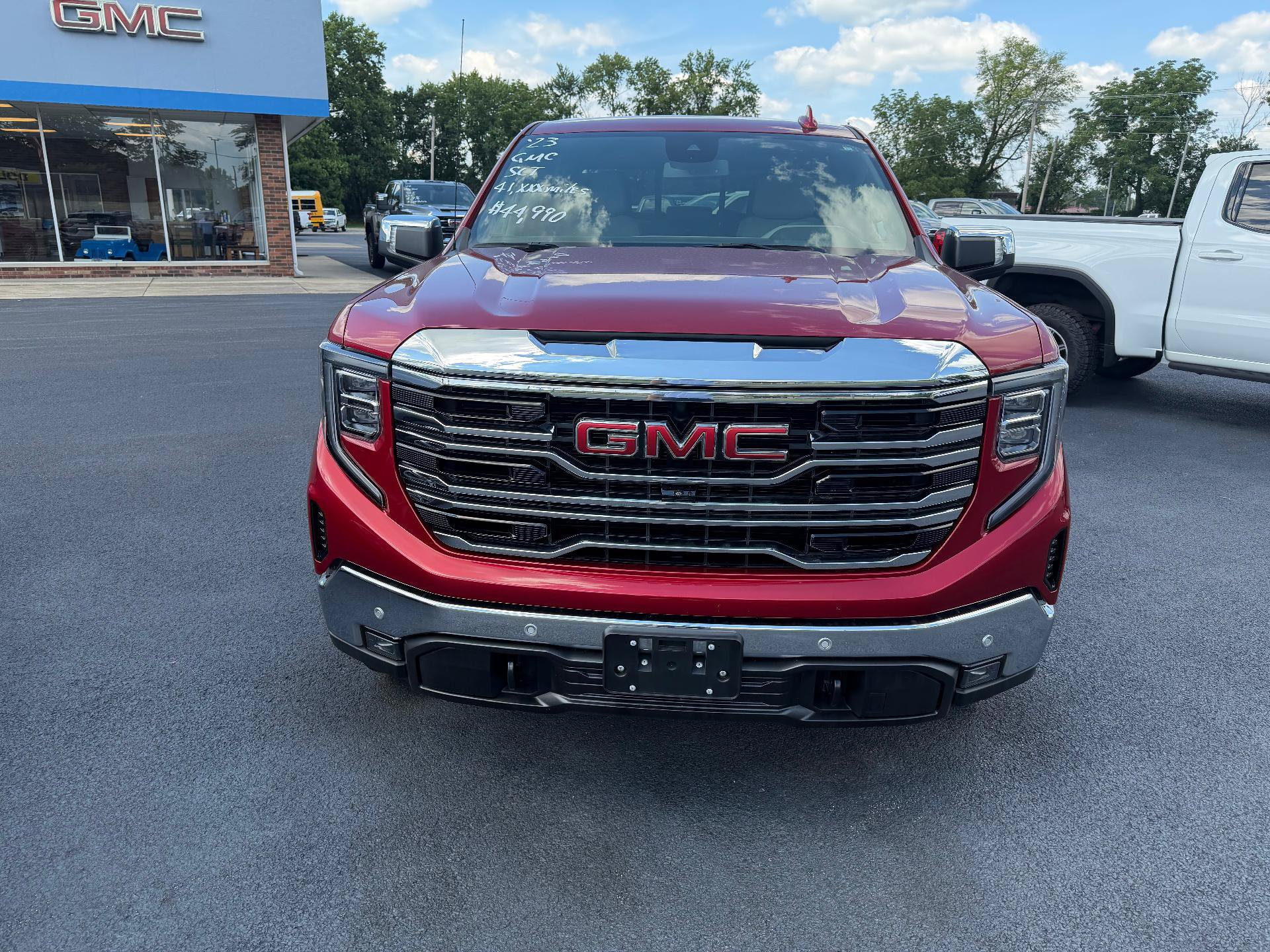 Used 2023 GMC Sierra 1500 SLT w/ SLT Premium Plus Package AWD/4WD image 6