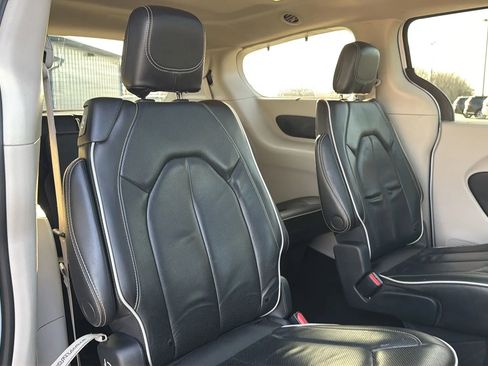 Used 2022 Chrysler Pacifica Limited image 71