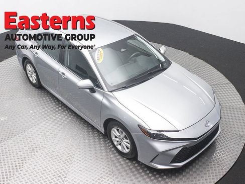 Used 2025 Toyota Camry LE FWD image 3