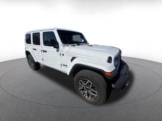Used 2025 Jeep Wrangler Sahara video 2