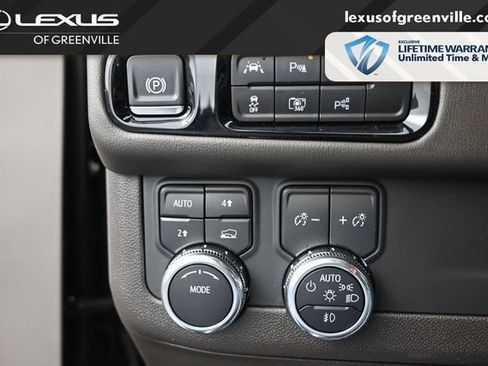 Used 2025 GMC Yukon Elevation w/ Technology Package AWD/4WD image 11