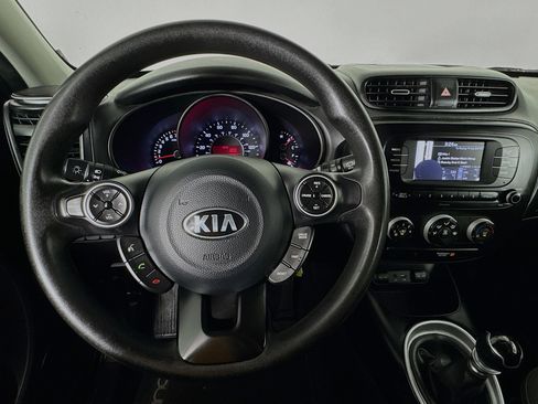 Used 2018 Kia Soul FWD image 11