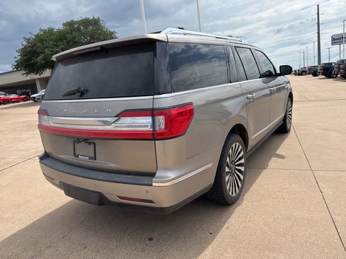 Used 2019 Lincoln Navigator L Reserve AWD/4WD image 7