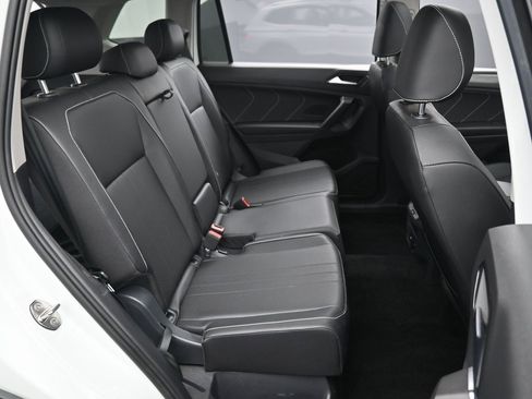 Used 2023 Volkswagen Tiguan SE w/ Panoramic Sunroof Package image 33