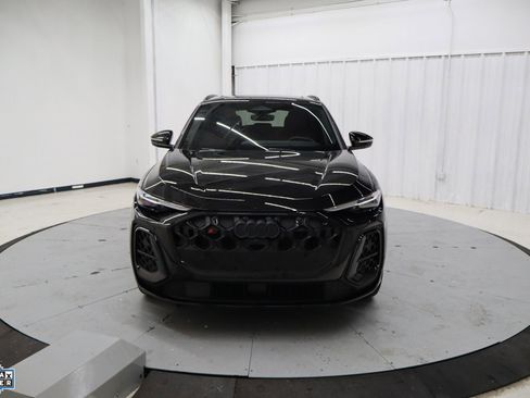 Used 2025 Audi SQ5 Premium Plus w/ Premium Plus Package image 11