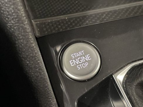 Used 2024 Volkswagen Tiguan SE image 16