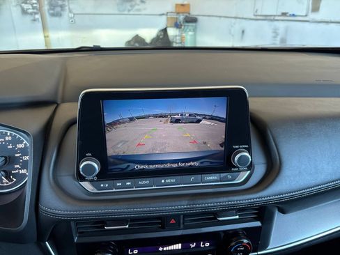 Used 2025 Nissan Rogue SV FWD image 25