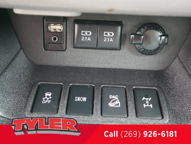 Used 2017 Toyota Highlander XLE AWD/4WD image 32