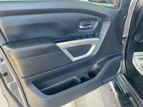 Used 2021 Nissan Titan SV w/ SV Convenience Package RWD image 23