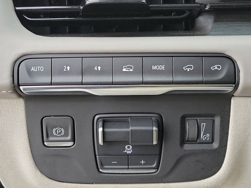 Certified 2022 Cadillac Escalade Premium Luxury Platinum image 26