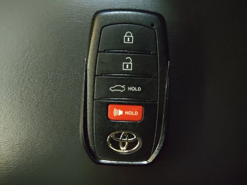 Used 2024 Toyota Corolla SE FWD image 32