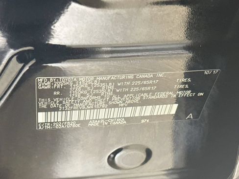 Certified 2018 Toyota RAV4 LE FWD image 28