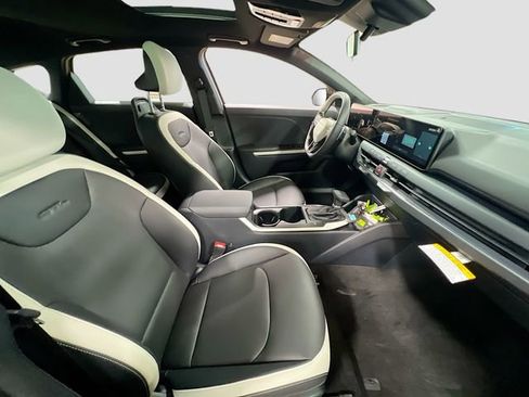 New 2025 Kia K4 GT-Line w/ GT-Line Premium Package image 29