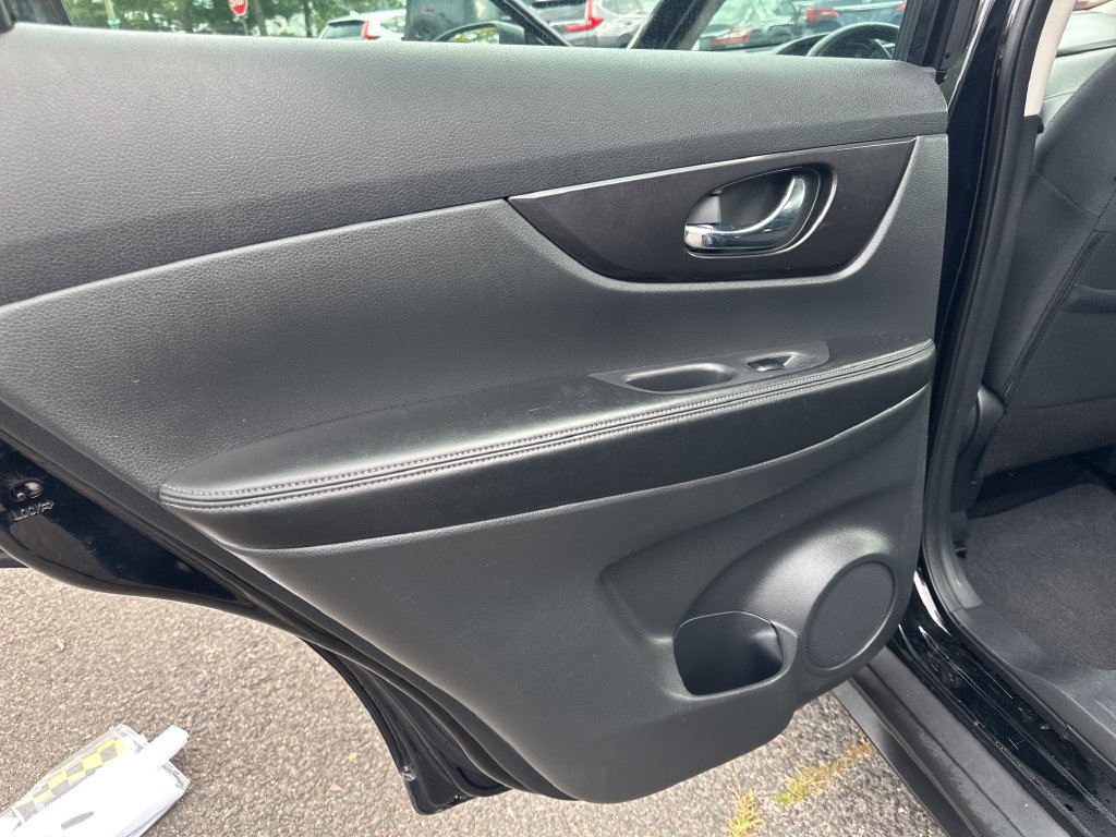 Used 2018 Nissan Rogue S AWD/4WD image 14