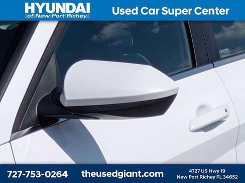 Certified 2025 Hyundai Elantra SEL FWD image 11