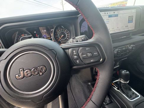Used 2024 Jeep Wrangler Unlimited Rubicon AWD/4WD image 16