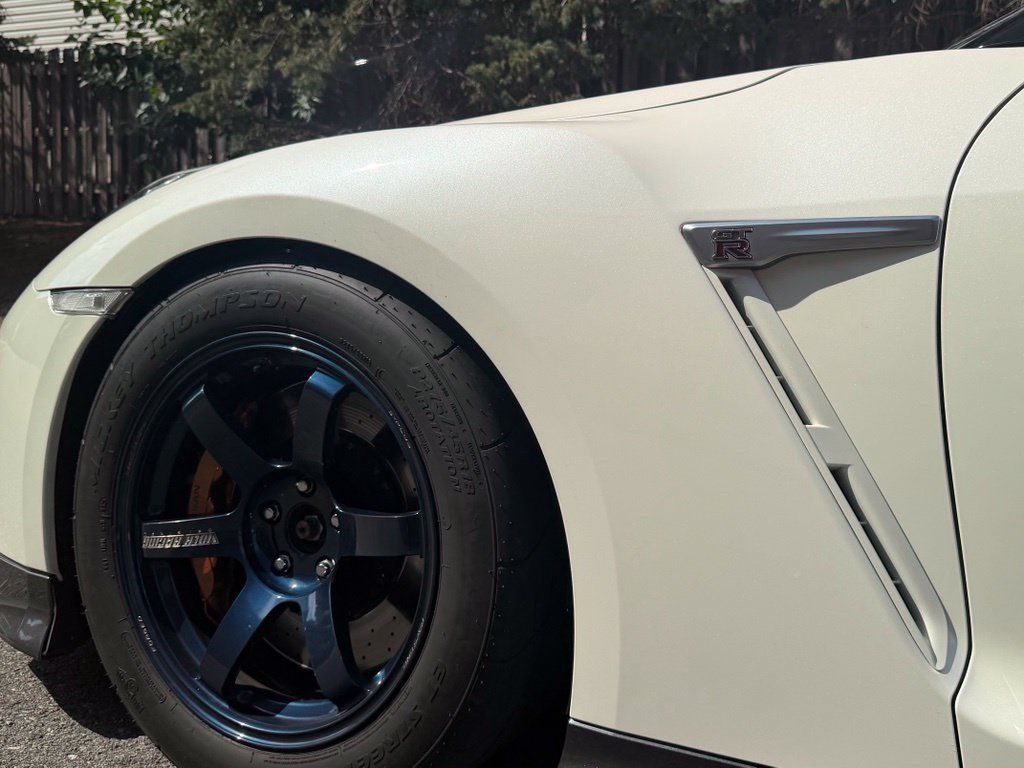 Used 2019 Nissan GT-R Premium w/ Premium Interior Package AWD/4WD image 16