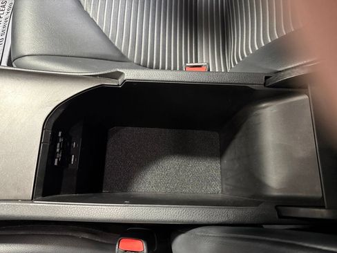 Used 2021 Toyota Camry SE FWD image 29