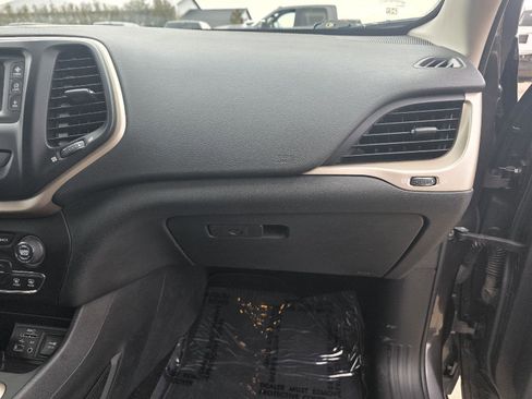 Used 2016 Jeep Cherokee Latitude w/ Safety/Convenience Group image 51