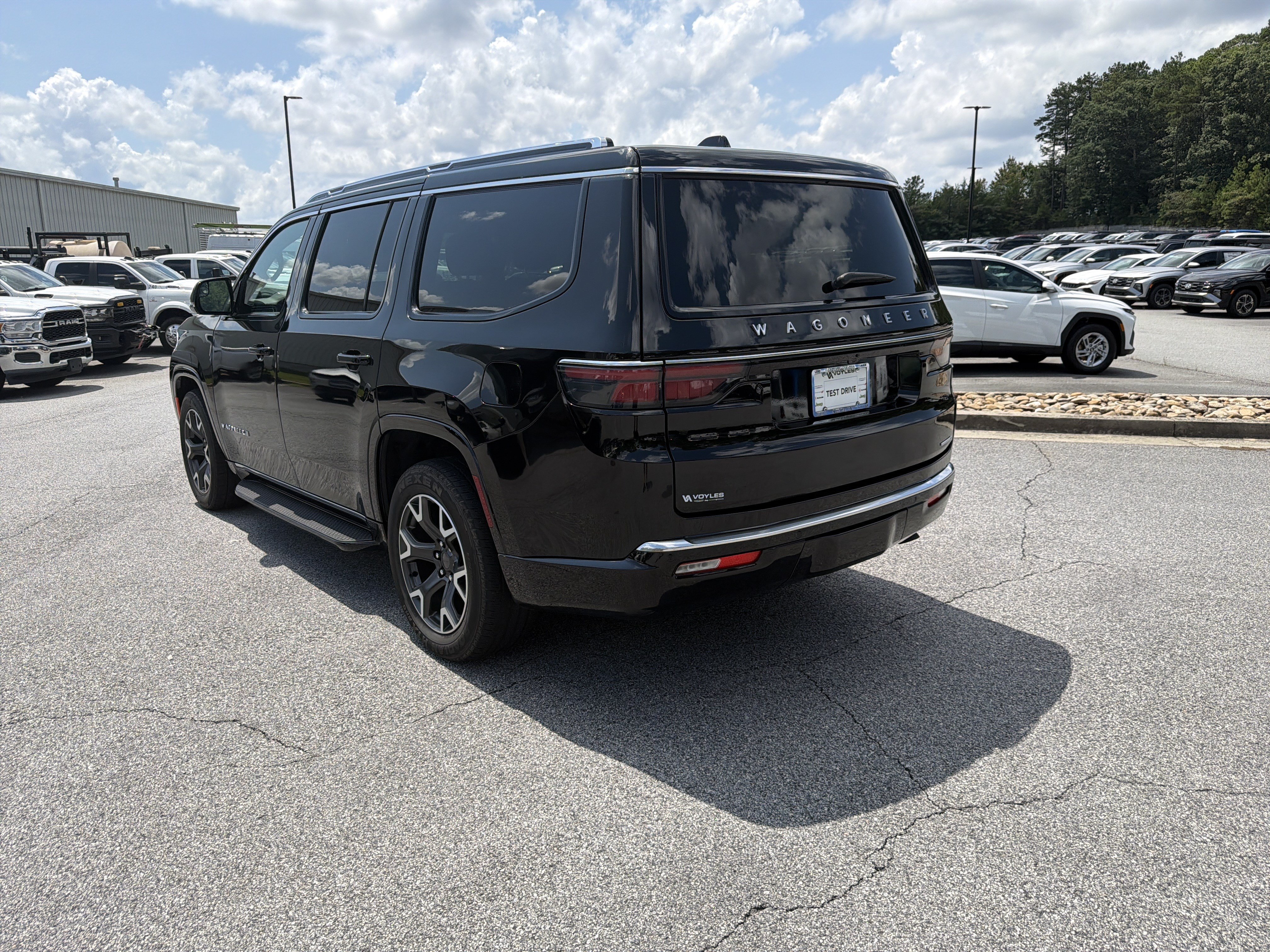 Used 2024 Jeep Wagoneer Series III AWD/4WD image 6