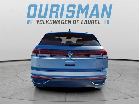Used 2024 Volkswagen Atlas Cross Sport SE image 3
