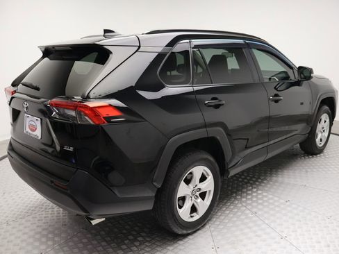 Certified 2020 Toyota RAV4 XLE w/ Convenience Package FWD image 8