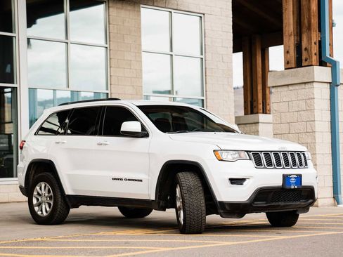 Used 2021 Jeep Grand Cherokee Laredo image 12