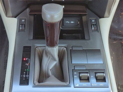 Used 2018 Lexus GX 460 Premium w/ Premium Package image 19