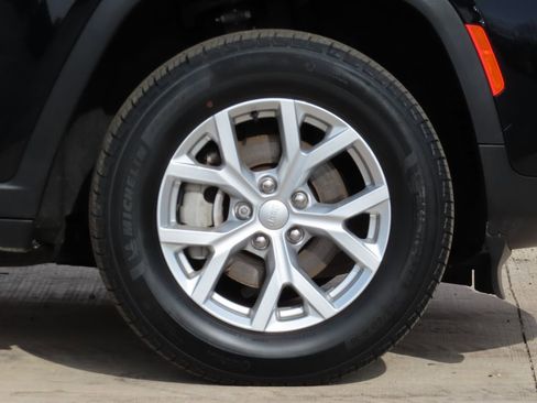 Certified 2023 Jeep Grand Cherokee Limited image 13