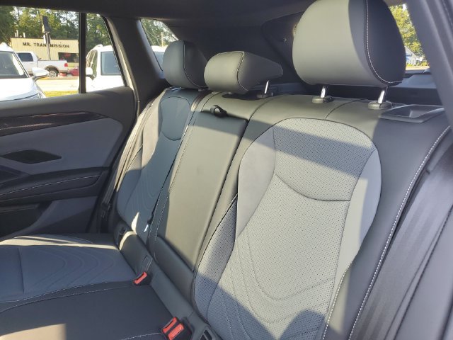 Certified 2025 Volkswagen Tiguan SE R-Line FWD image 17