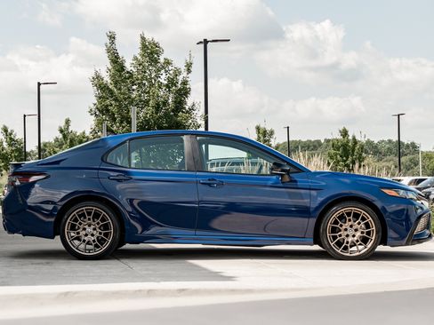 Used 2024 Toyota Camry SE w/ Convenience Package AWD/4WD image 3