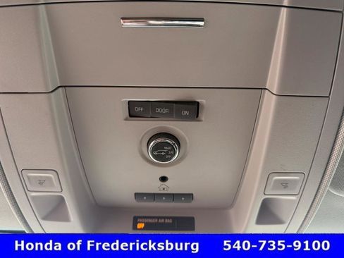 Used 2018 Chevrolet Suburban LT w/ Luxury Package image 36