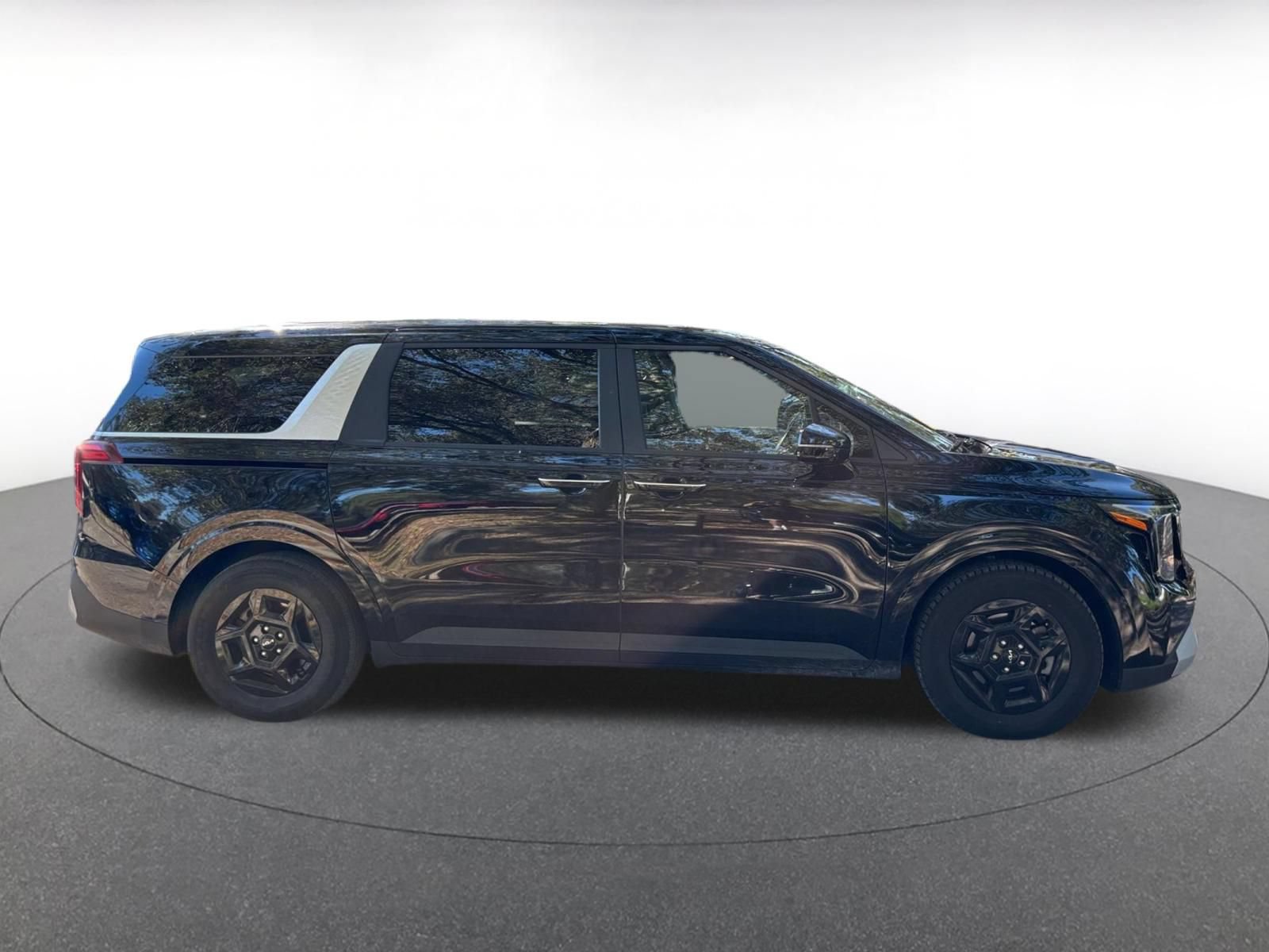 Used 2026 Kia Carnival FWD image 9