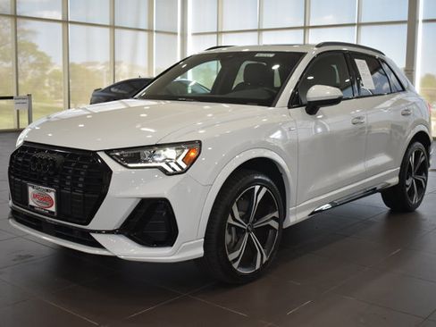 Used 2023 Audi Q3 2.0T Premium Plus w/ Premium Plus Package AWD/4WD image 6