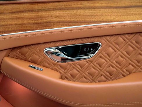 Used 2022 Bentley Continental GT V8 image 47