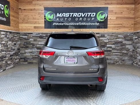 Used 2017 Toyota Highlander XLE AWD/4WD image 9