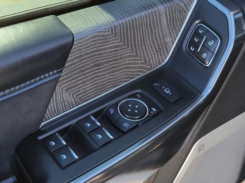 Used 2025 Ford F350 Platinum w/ FX4 Off-Road Package image 24