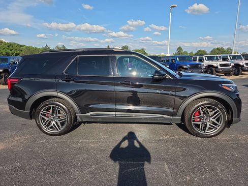 Used 2025 Ford Explorer ST AWD/4WD image 8