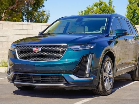 Used 2024 Cadillac XT6 Premium Luxury w/ Technology Package AWD/4WD image 2