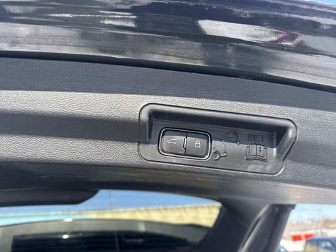 Used 2023 Ford Explorer Limited w/ Limited Technology Package image 9