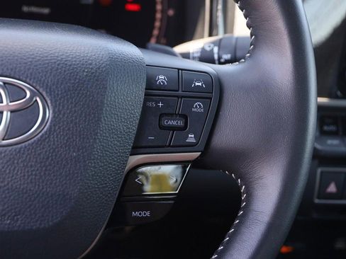 Used 2025 Toyota Camry SE FWD image 12