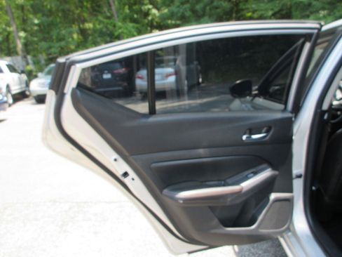 Used 2020 Nissan Altima 2.5 SR w/ Premium Package FWD image 14