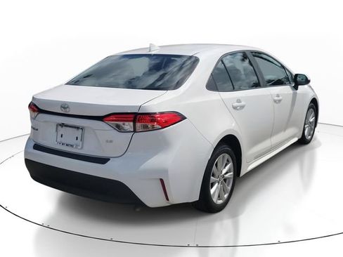 Used 2023 Toyota Corolla LE w/ LE Convenience Package image 4