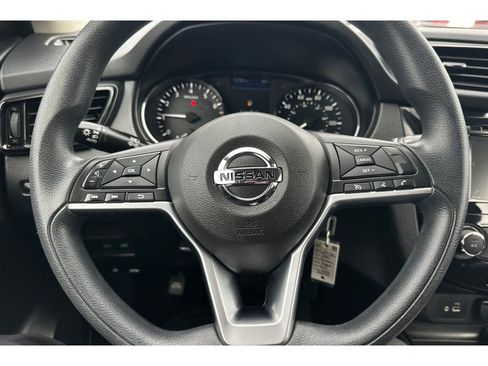 Used 2021 Nissan Rogue Sport S image 23