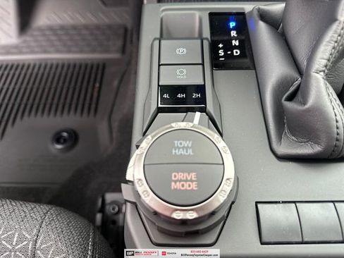 New 2026 Toyota 4Runner SR5 AWD/4WD image 17