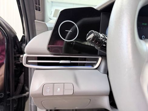 Used 2024 Hyundai Elantra SEL FWD image 35