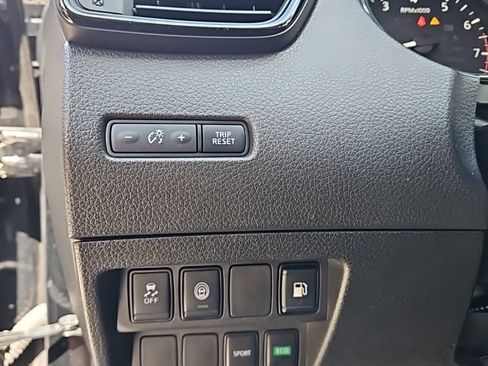 Used 2020 Nissan Rogue S w/ Special Edition Package image 17