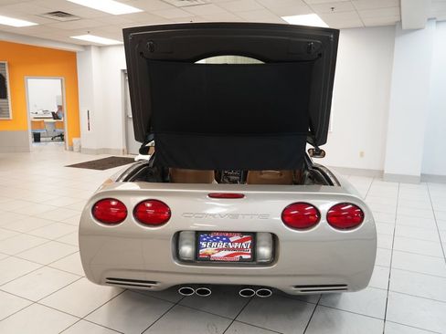 Used 2002 Chevrolet Corvette Coupe w/ Preferred Equipment Group1 RWD image 9
