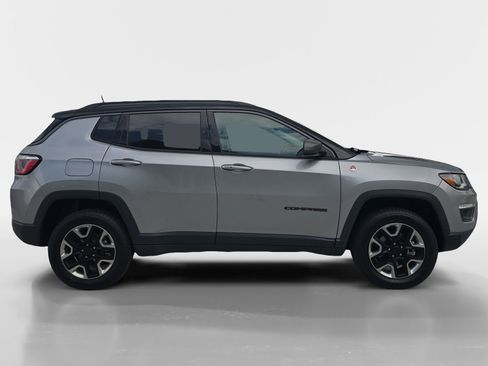 Used 2018 Jeep Compass Trailhawk w/ Leather Interior Group AWD/4WD image 2